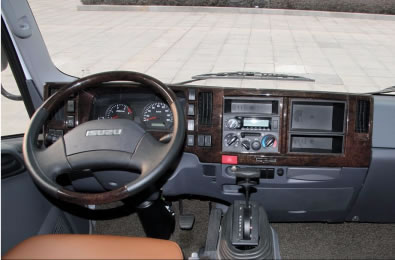 Автоматическая кабина 700P GB 5  довольна просторна и удобна в управлении. В ней могут быть оборудованы таксографы, датчики движения, радар и т.д.